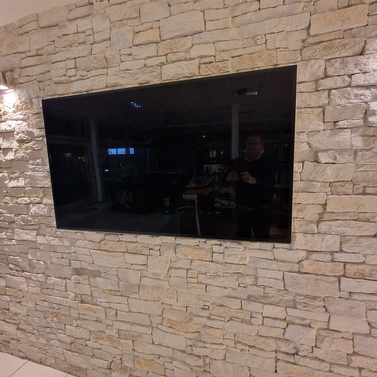 TV Fernsehwand Steinwand Steinpaneele - schwebende Montage