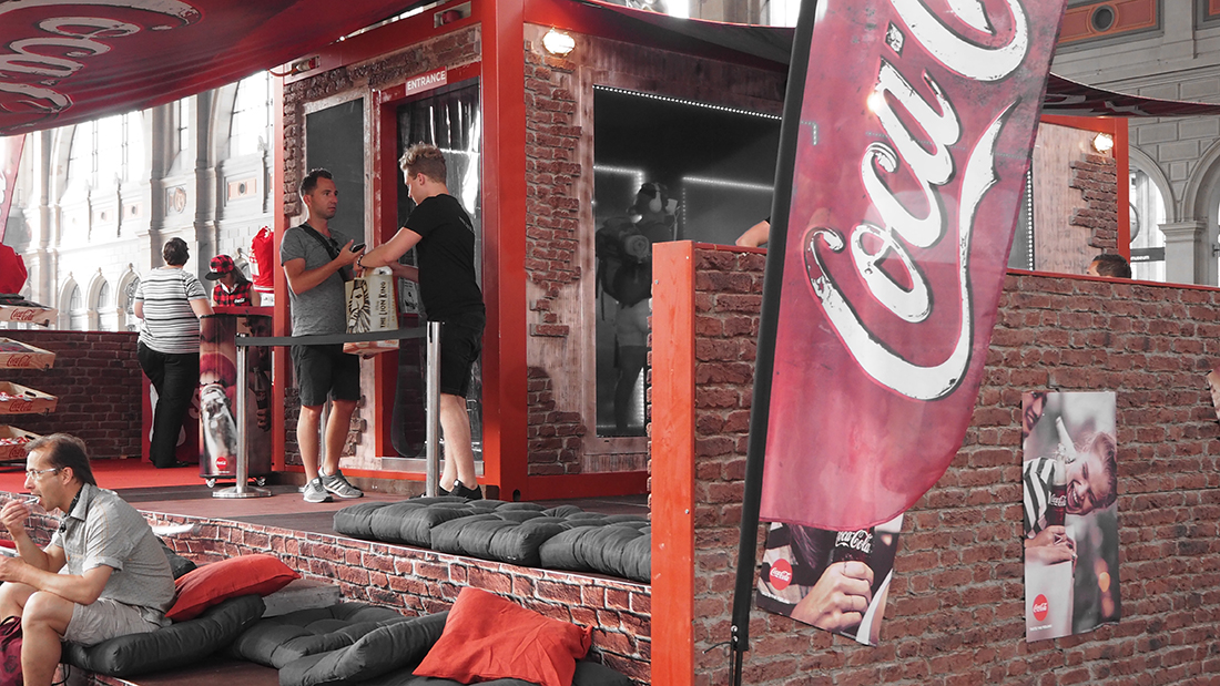 XSTEIN Wandverkleidungen - Messebau - Ladenbau Coca Cola Coke Brick Ziegelsteinoptik Z&uuml;rich